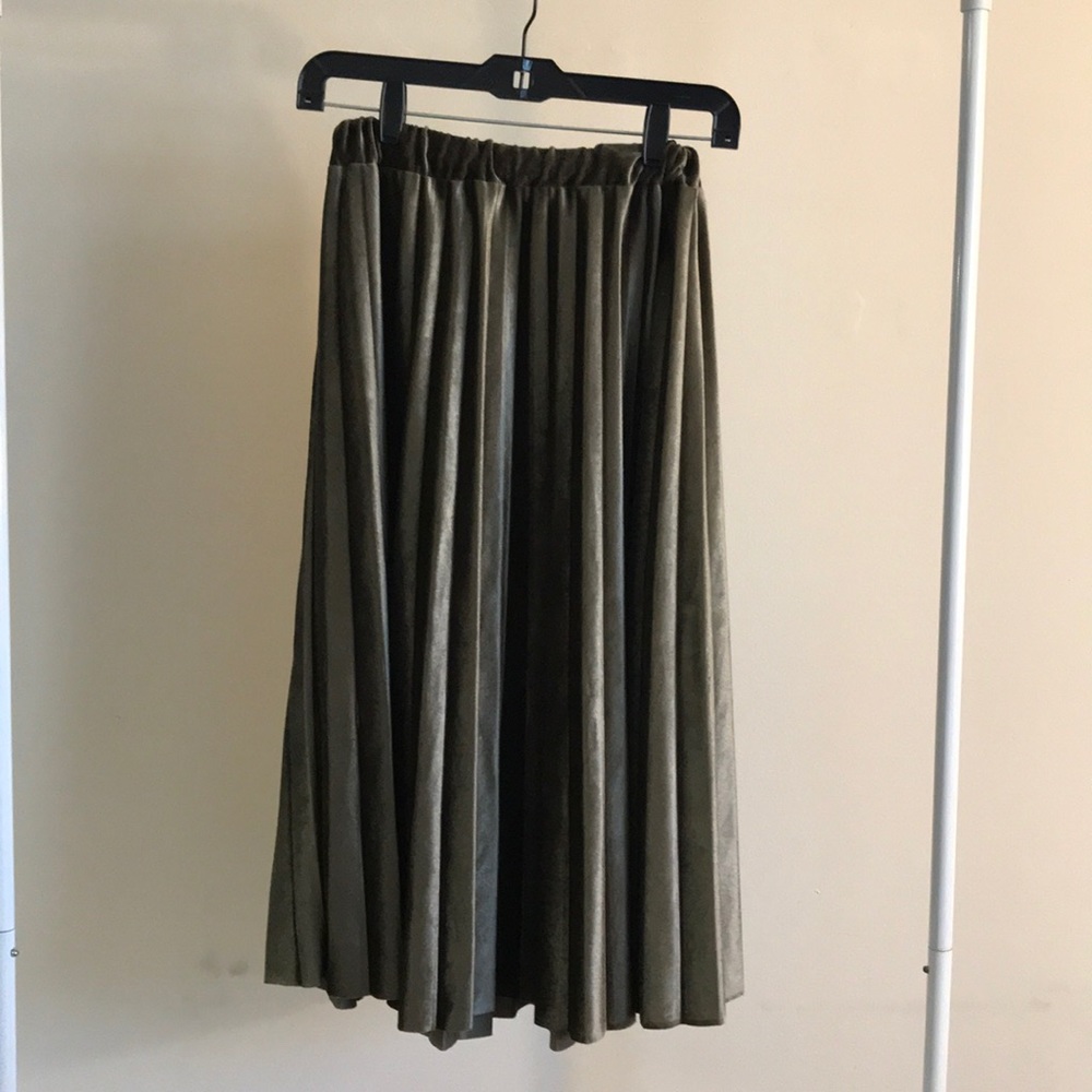 Pleated Skirt